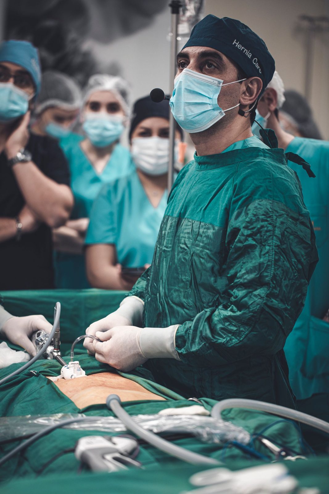 Equipe cirúrgica durante a cirurgia